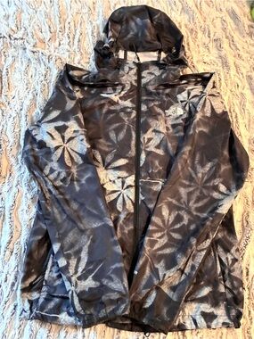 The North Face Lightweight Hooded Rain Jacket Black with Floral Print Women’s M